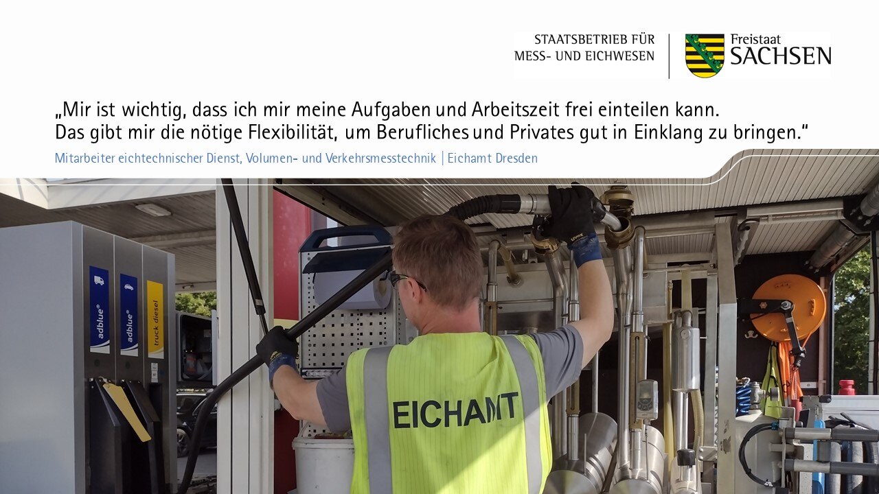 Zitat: „Mir ist wichtig, dass ich mir meine Aufgaben und Arbeitszeit frei einteilen kann. Das gibt mir die nötige Flexibilität, um Berufliches und Privates gut in Einklang zu bringen.“ Darunter ein Foto des Mitarbeitenden bei der Eichung einer Zapfsäule.
