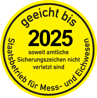 Gelbes Zusatzkennzeichen zur Eichung mit der Aufschrift: „geeicht bis 2025 soweit amtliche Sicherungskennzeichen nicht verletzt sind. Staatsbetrieb für Mess- und Eichwesen“
